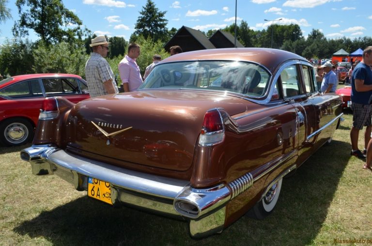 Piękny oldtimer Cadillac Seria 62 (1956r.). KlassikAuto.pl