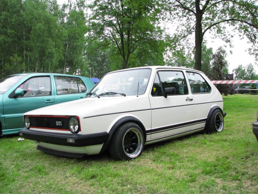 Volkswagen golf 1 поколение