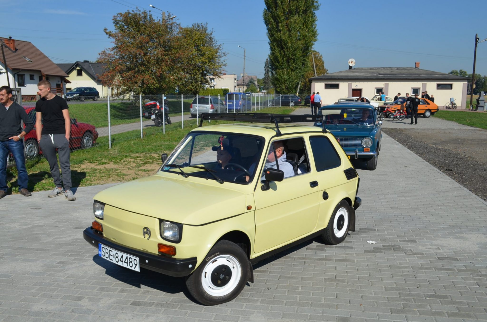 Kultowy samochód Fiat 126p Elegant KlassikAuto.pl