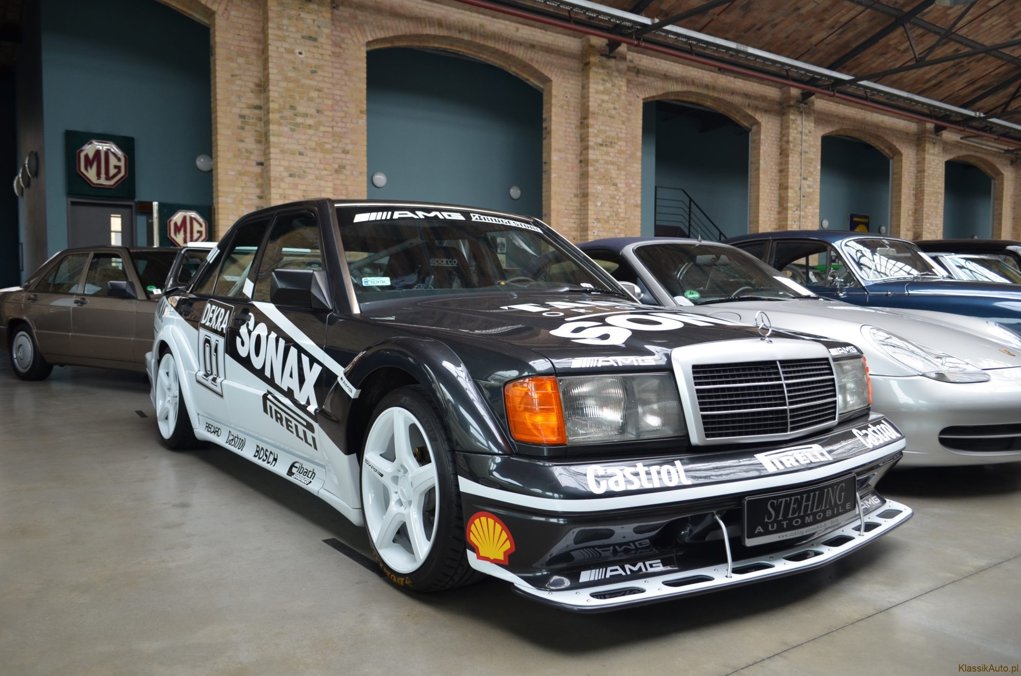 Klasyczne Samochody Spotykają Rozrywkę Cyfrowego Wieku w Polsce ...