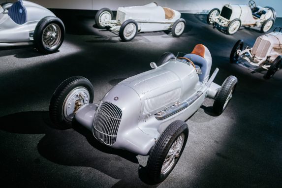 Srebrna strzała: 90 lat temu zadebiutował Mercedes-Benz W 25