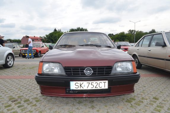 Opel Rekord E2 youngtimer Klassikautopl