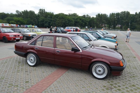 Opel Rekord E2 youngtimer Klassikautopl