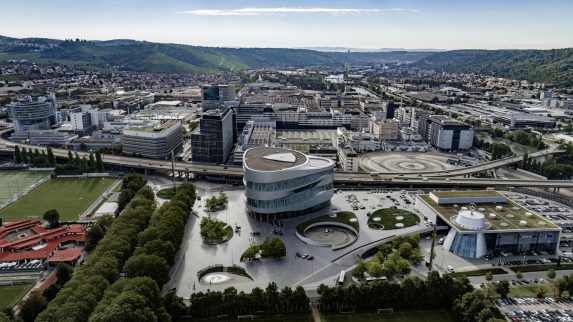 Tradycja i innowacja: fabryka Mercedes-Benz Stuttgart-Untertürkheim świętuje swoje 120-lecie