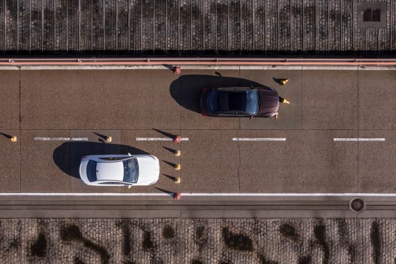 W 2023 r. skonfiskowano ponad 1,6 miliona podróbek produktów Mercedes-Benz, o 20% więcej nalotów