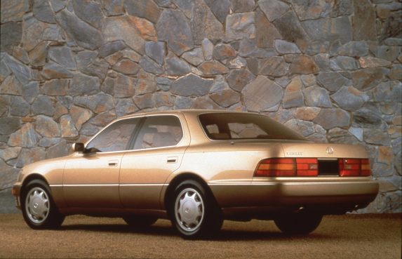 35 lat temu Lexus rozpoczął sprzedaż modelu LS. V generacji legendarnej limuzyny