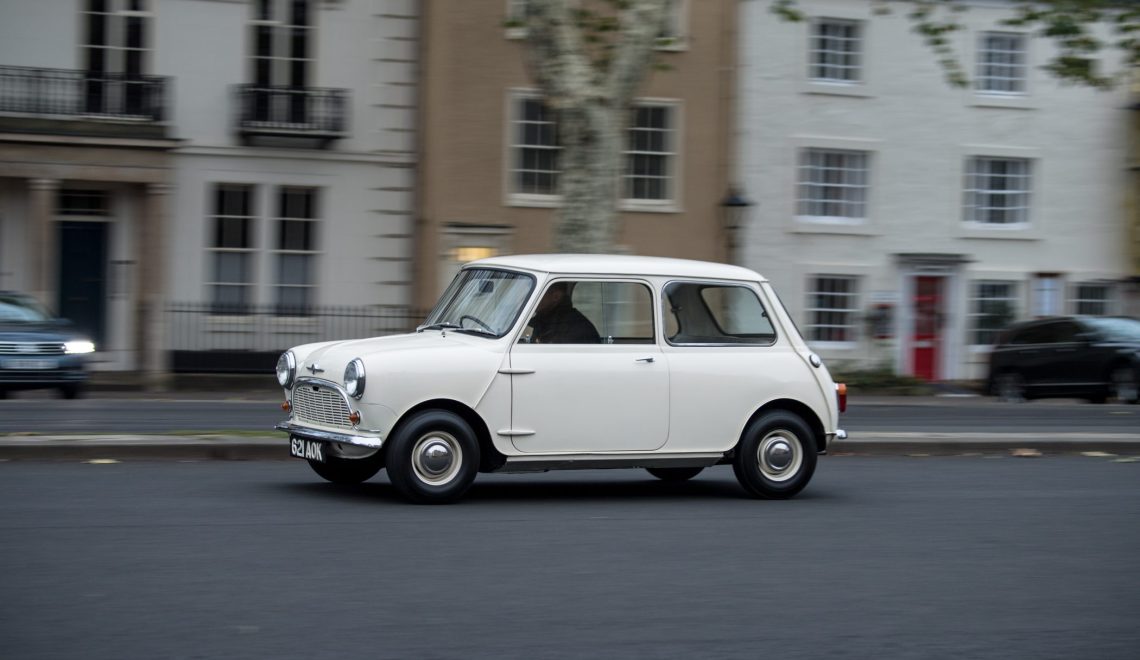 Porównanie klasycznych Mini – 1959 vs 2000