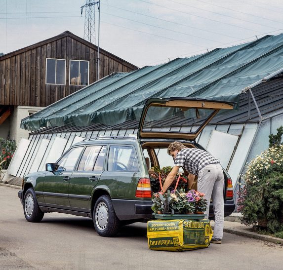 Klasyczna nowoczesność: Mercedes-Benz serii 124 kończy 40 lat