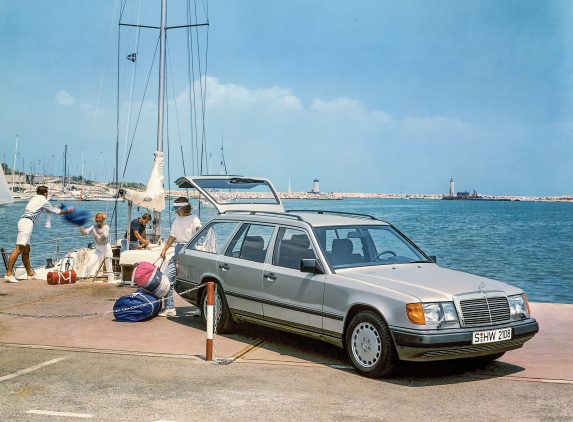 Klasyczna nowoczesność: Mercedes-Benz serii 124 kończy 40 lat