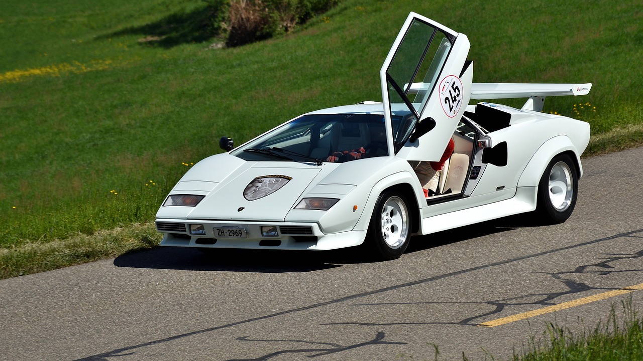 Lamborghini Countach LP 400 S2