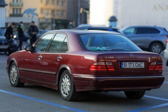 Mercedes-Benz w210