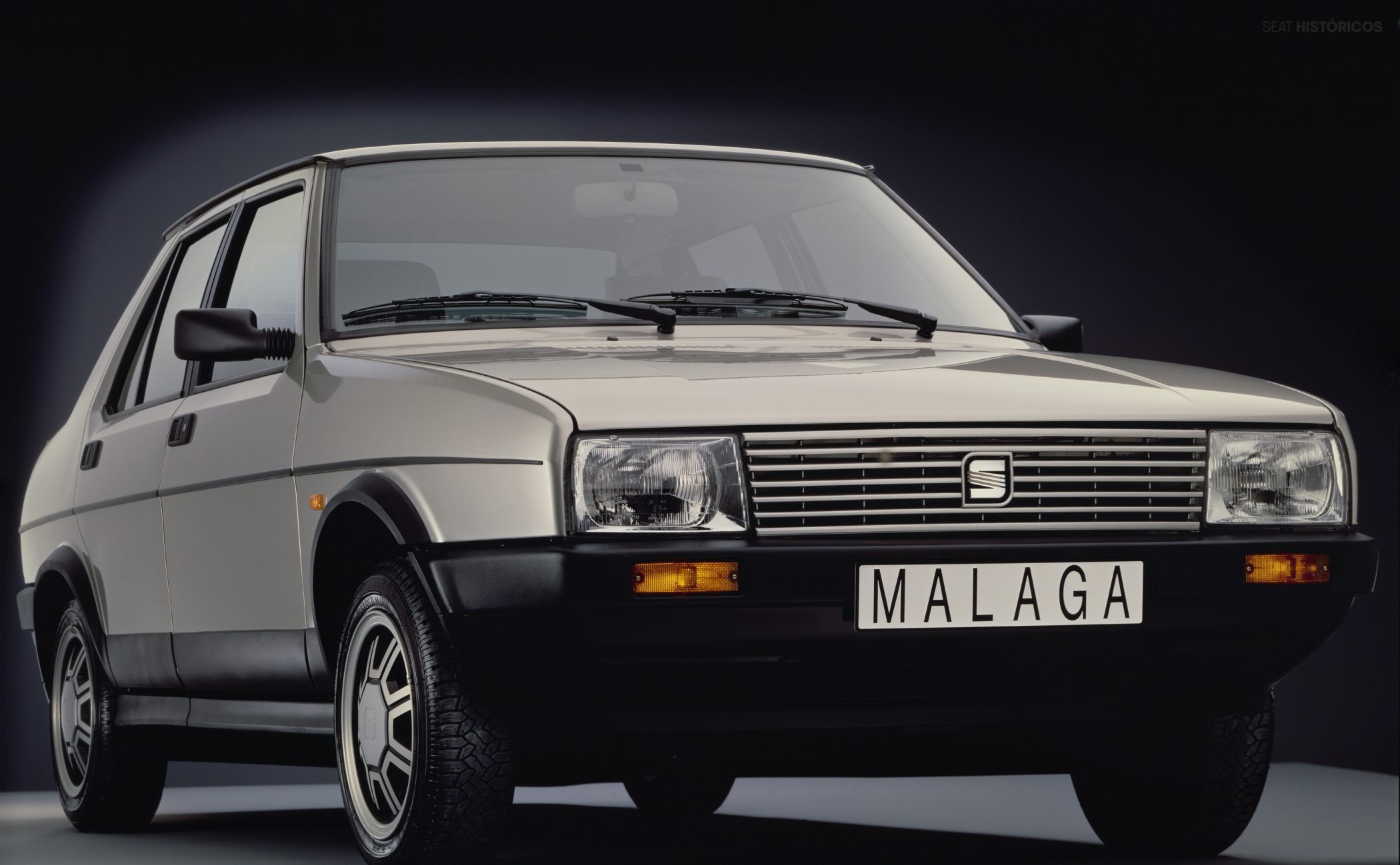 40 lat temu SEAT stworzył historię: Co wyróżniało pionierskiego sedana SEAT Málaga?
