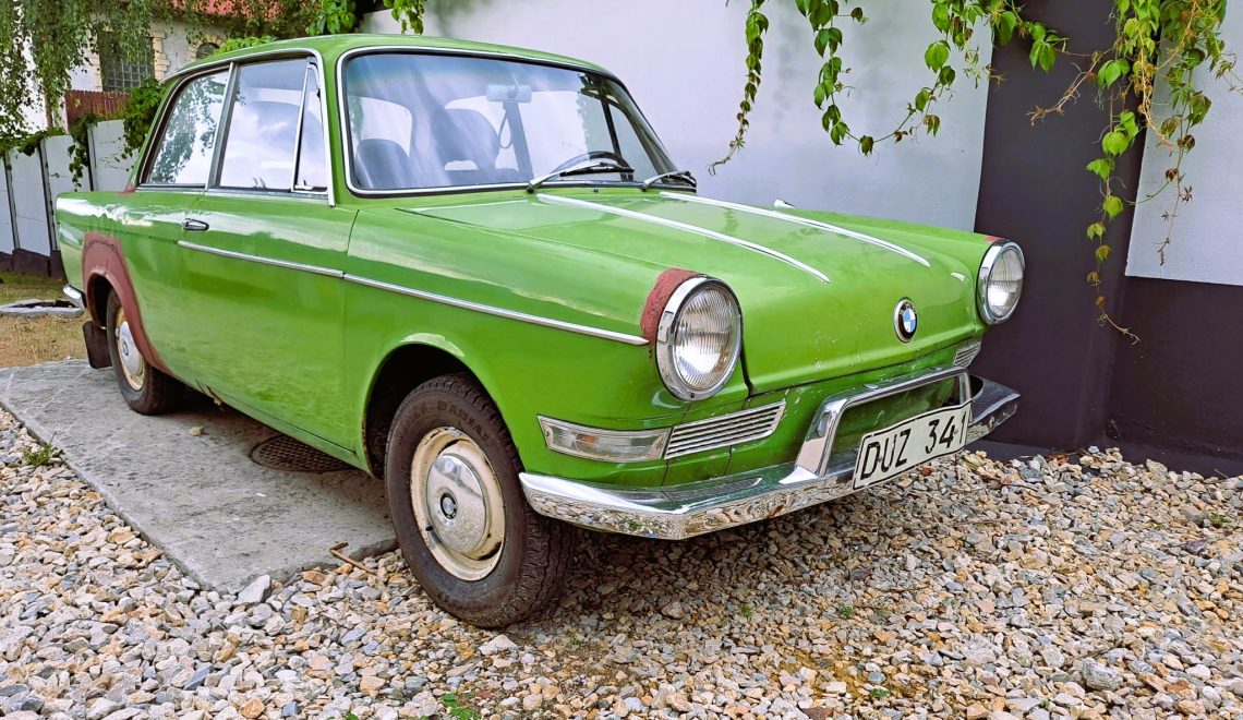 BMW 700