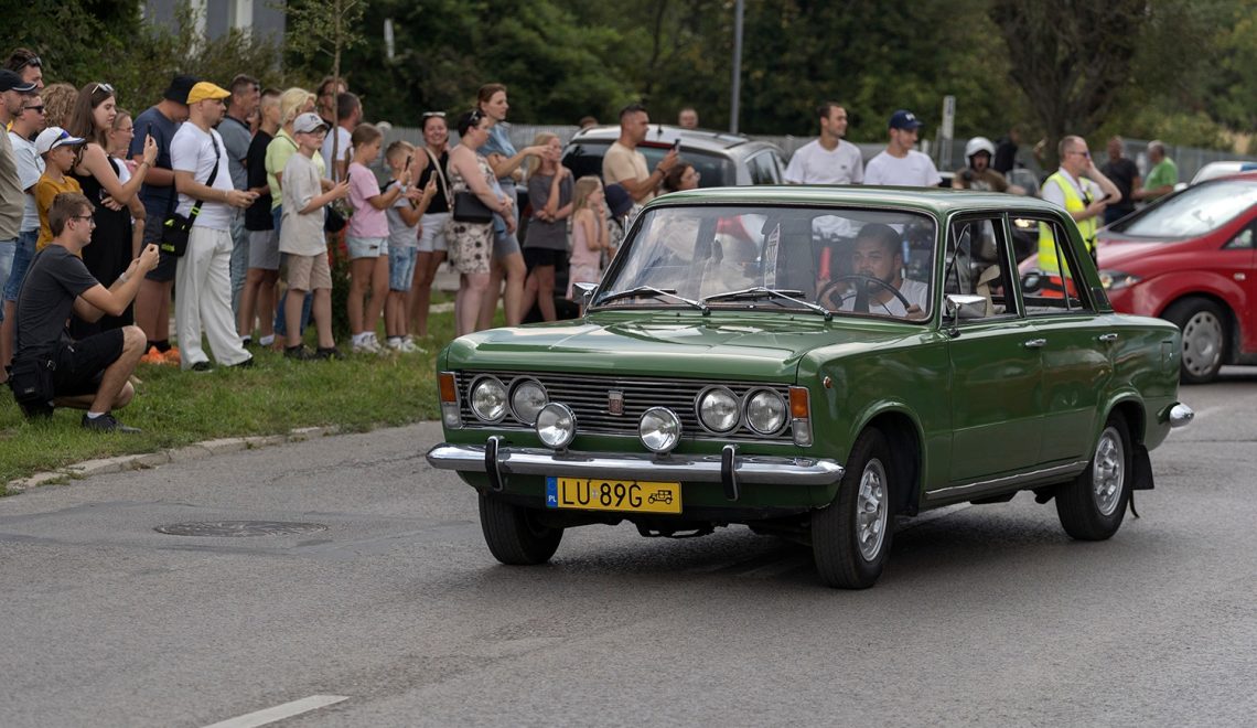Maluchy, Syrenki i Warszawy na ulicach Zamościa