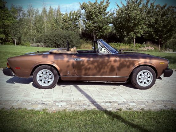 Fiat 124 Spider 