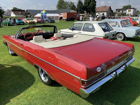 Plymouth Fury V