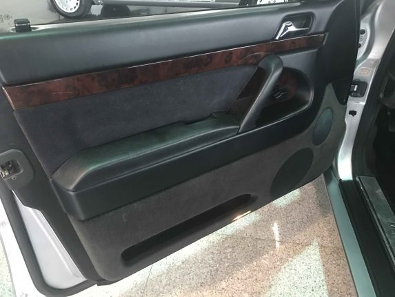 Mercedes-Benz S320 w140