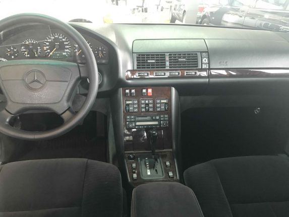 Mercedes-Benz S320 w140