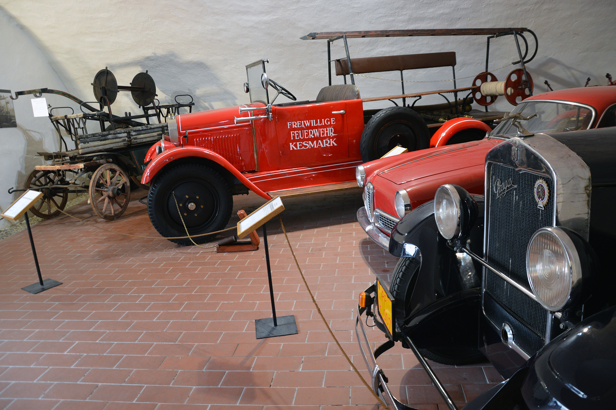 Pojazdy zabytkowe na słowackim zamku