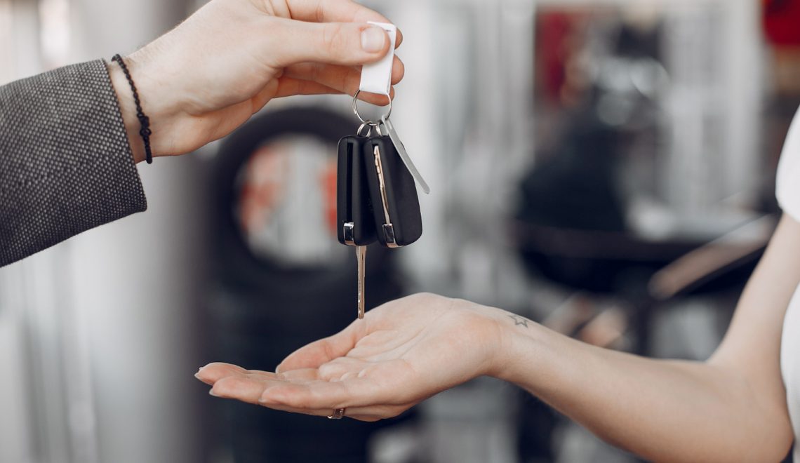 Planujesz podróż? Sprawdź, jak wynająć samochód bez ukrytych kosztów i stresu!